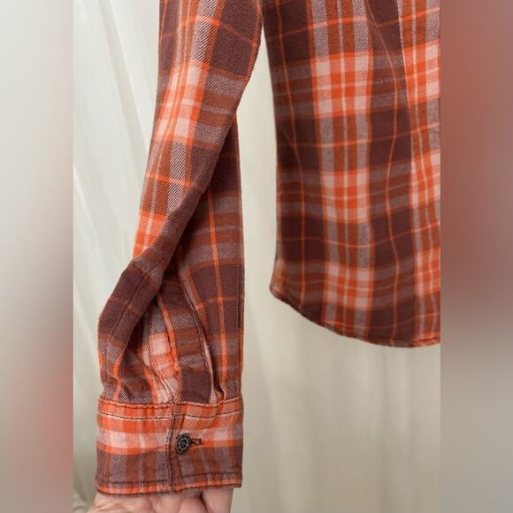 Women’s size S Lincoln Outfitters Long Sleeved Button Sown Flannel - Picture 4 of 7